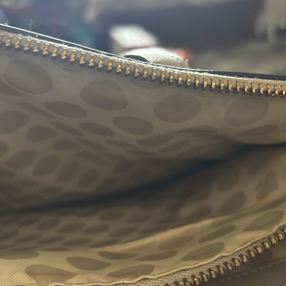 Kate Spade purse. This is a purse that can be rehabbed. - Picture 12 of 16